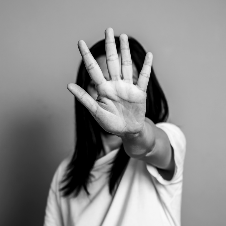 Frågor och svar: Hur kan polisen arbeta förebyggande mot mäns våld mot kvinnor?